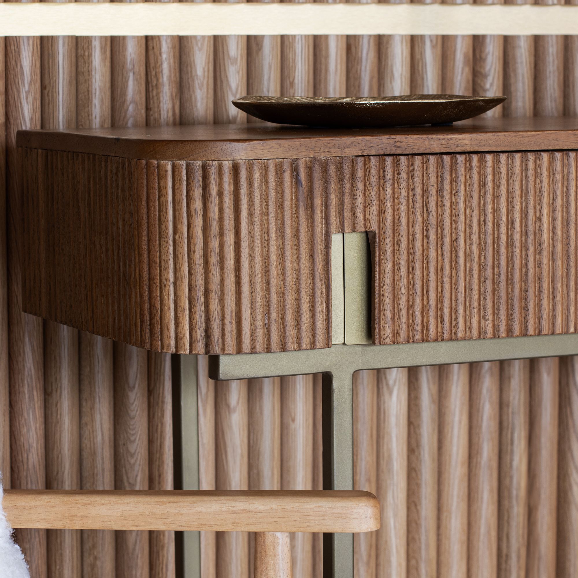 Console en effet noyer avec pieds en métal  SELMA