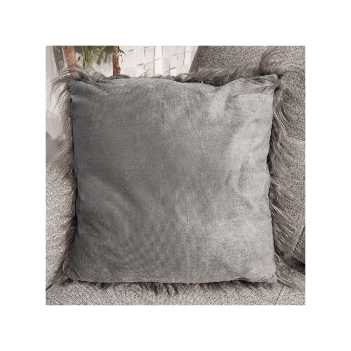 Coussin carré 45 x 45 cm gris anthracite fausse fourrure - BANKI