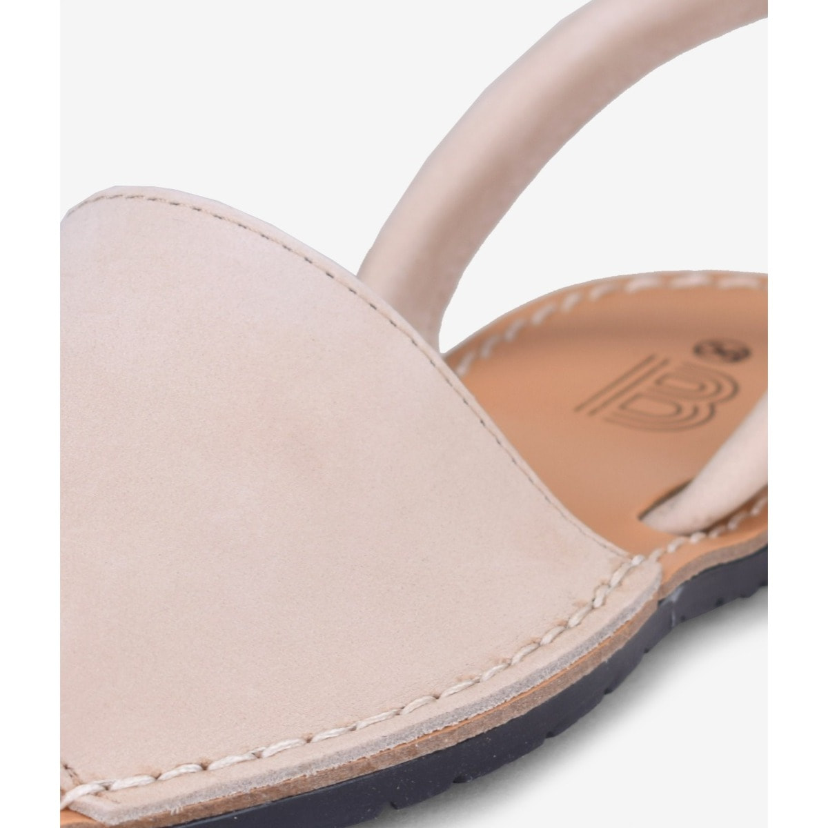 Abarcas planas en piel beige