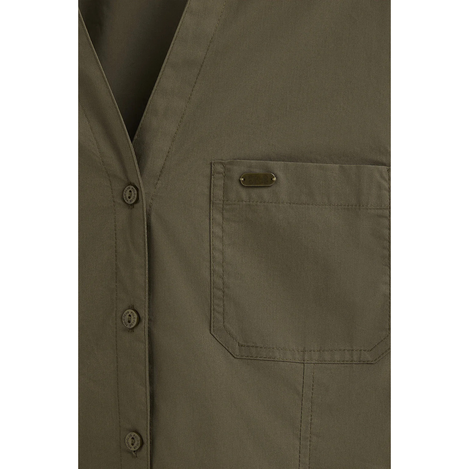 Camisa verde oliva de corte slim y cuello pico