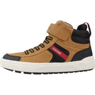 Zapatillas Niño de la marca GEOX  modelo J WEEMBLE B. A MARRON CLARO