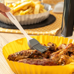 Pack de 4 paniers en silicone avec poignées pour friteuse à air et 2 pinceaux InnovaGoods