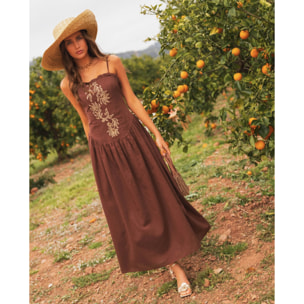 Vestido midi de tirantes con bordados