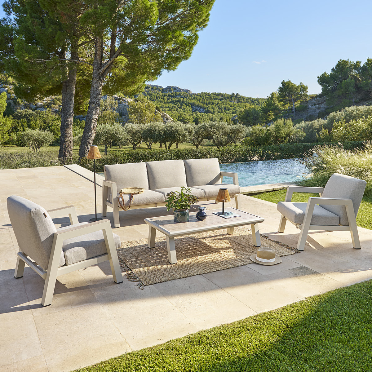 Salon de jardin "Axiome" argile 5 places en aluminium texaline et oléfine