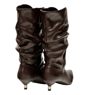 Stivaletto in simil pelle con tacco basso