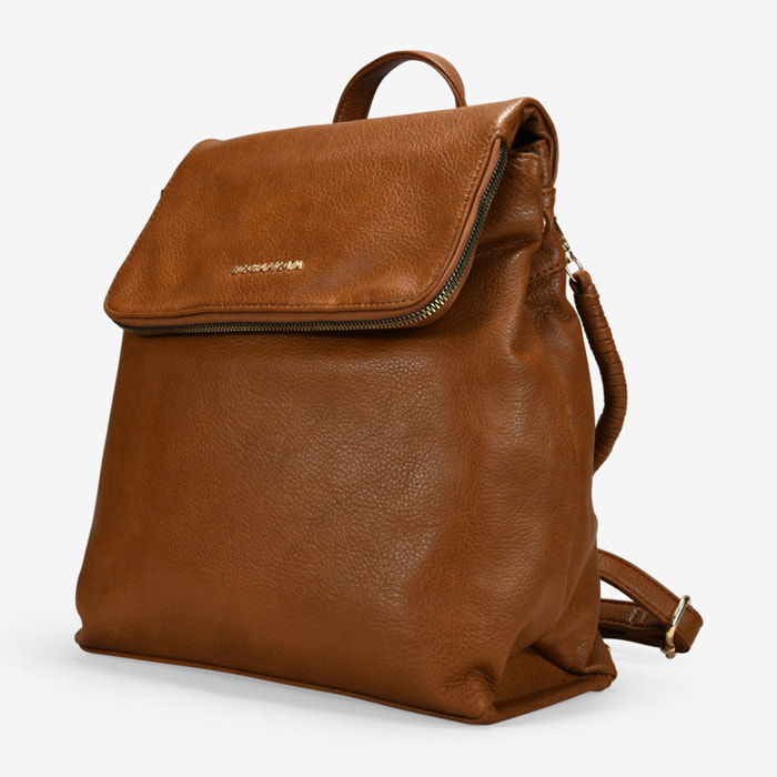 Mochila casual cuero con solapa