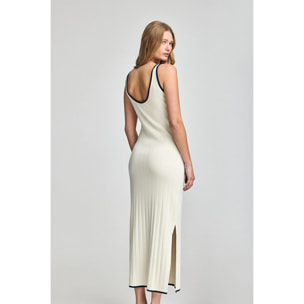 Vestito color nude a coste con bretelle con bottone madreperlato