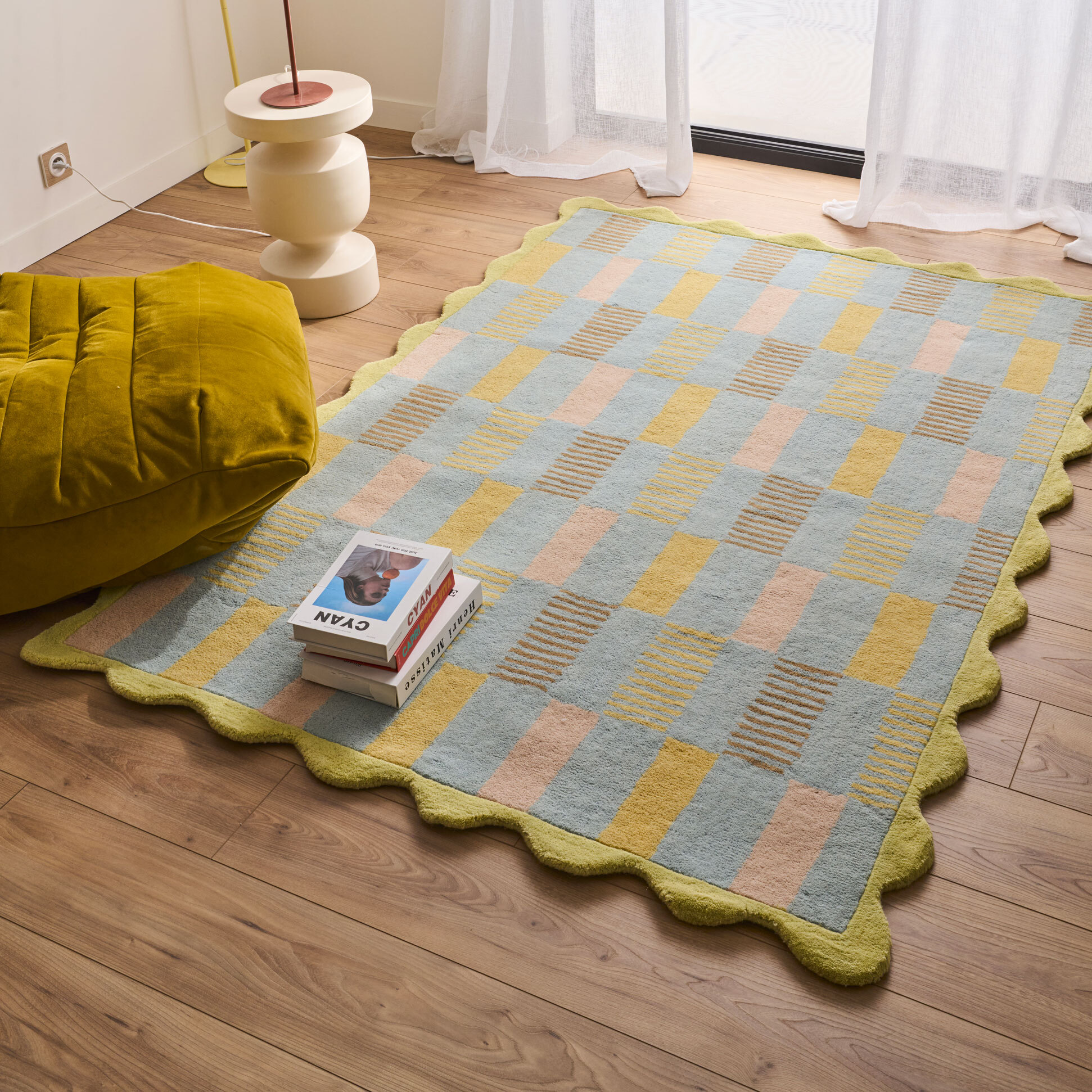PANTONE - Tapis en laine fait main RAYON TENDRE à motif festonné