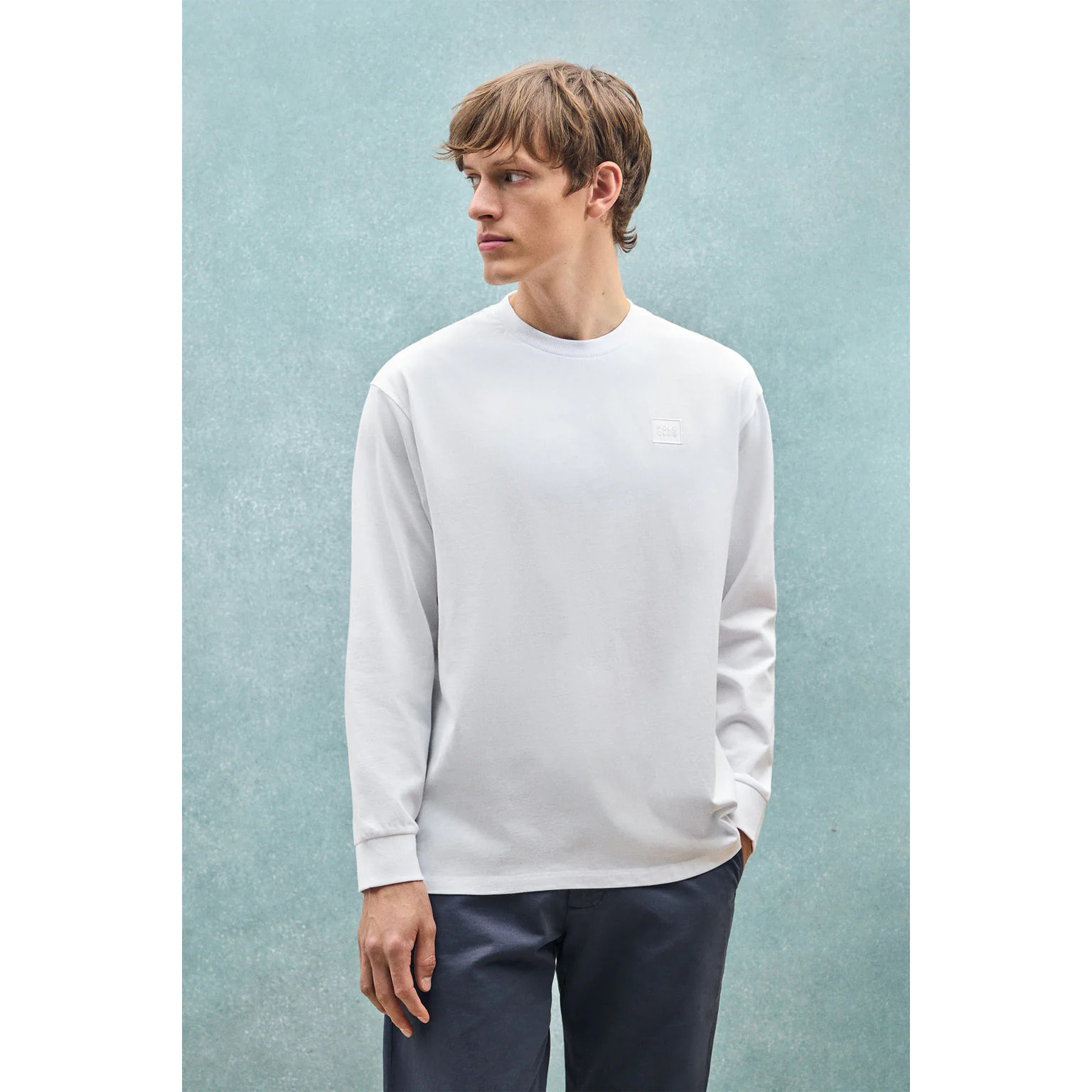 Camiseta blanca holgada con detalle Polo Club