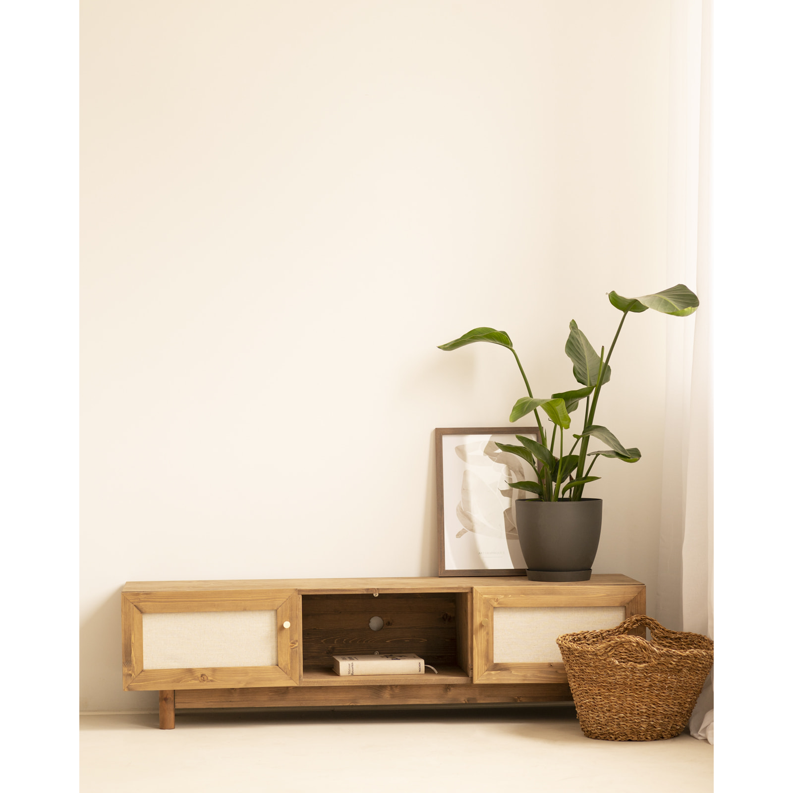 Meuble TV en bois massif et tissu lin 2 portes ton chêne foncé 150x40cm Hauteur: 40 Longueur: 150 Largeur: 42