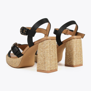 Sandali con tacco e fibbie