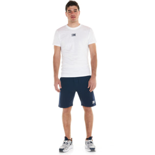 Conjunto básico de camiseta y bermudas para hombre.