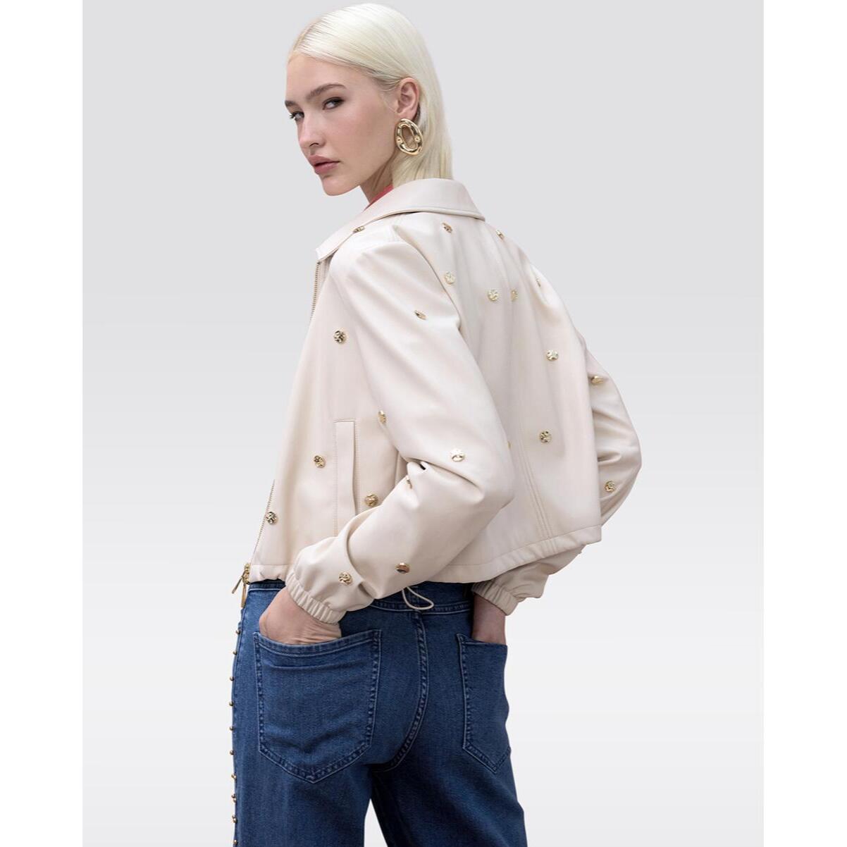 Giacca punteggiata di borchie rotonde effetto pelle