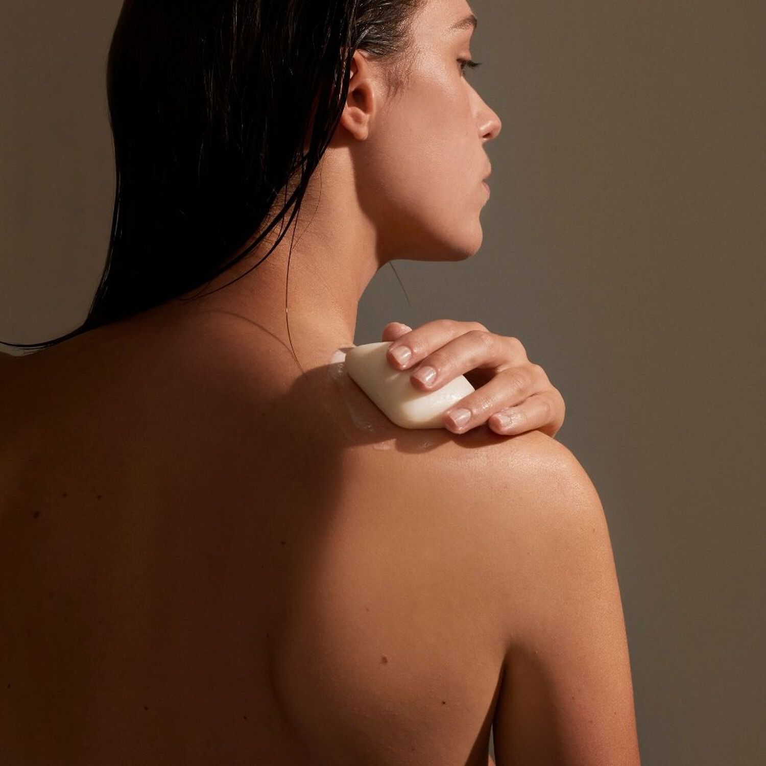 Herbier - Pain Nettoyant Visage & Corps à l'Huile essentielle de Cyprès 100 g
