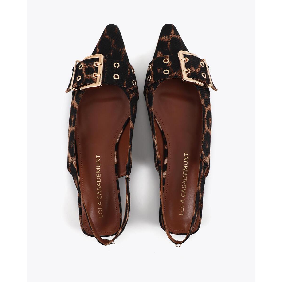 Scarpa bassa con cinturino personalizzato e dettagli con fibbia