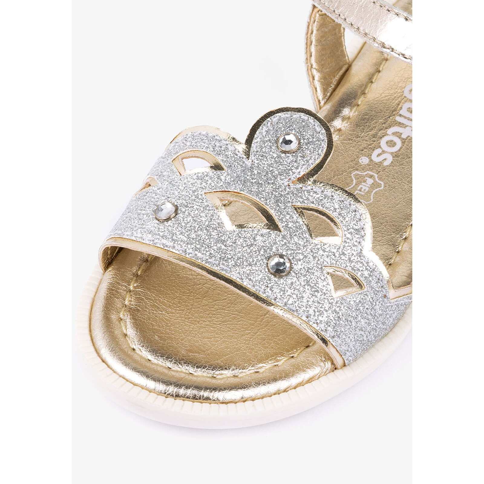 Sandalias de cuero plateadas con corona para niña