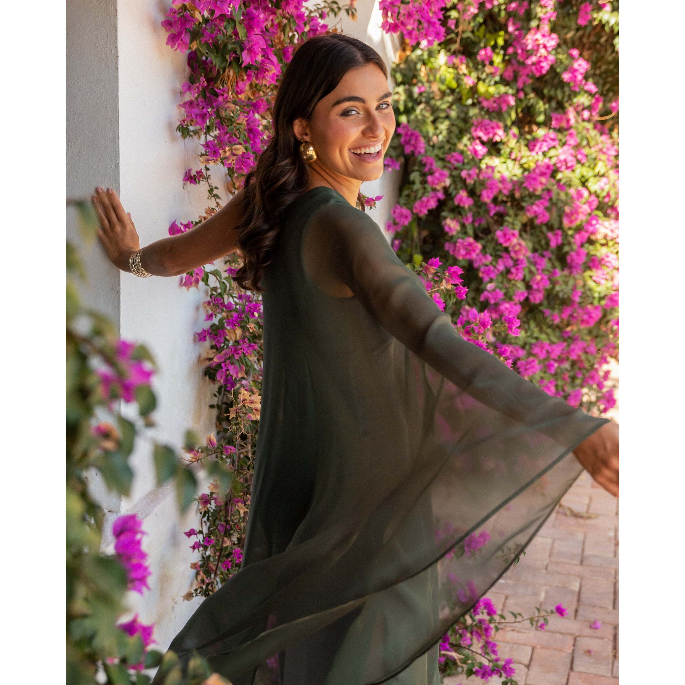 Vestido largo con capa asimétrico