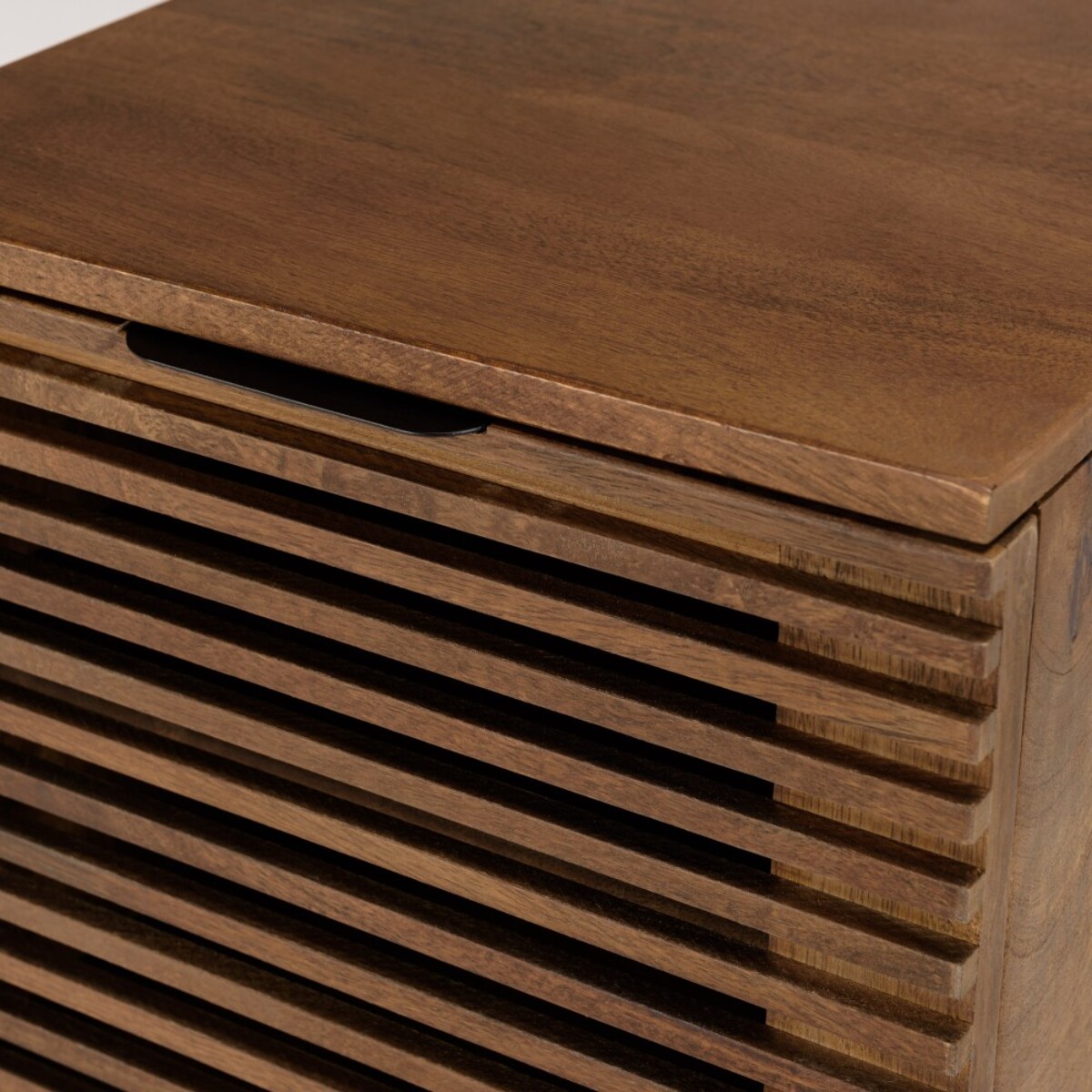 ALIX - Table de chevet en bois de manguier 1 porte ajourée