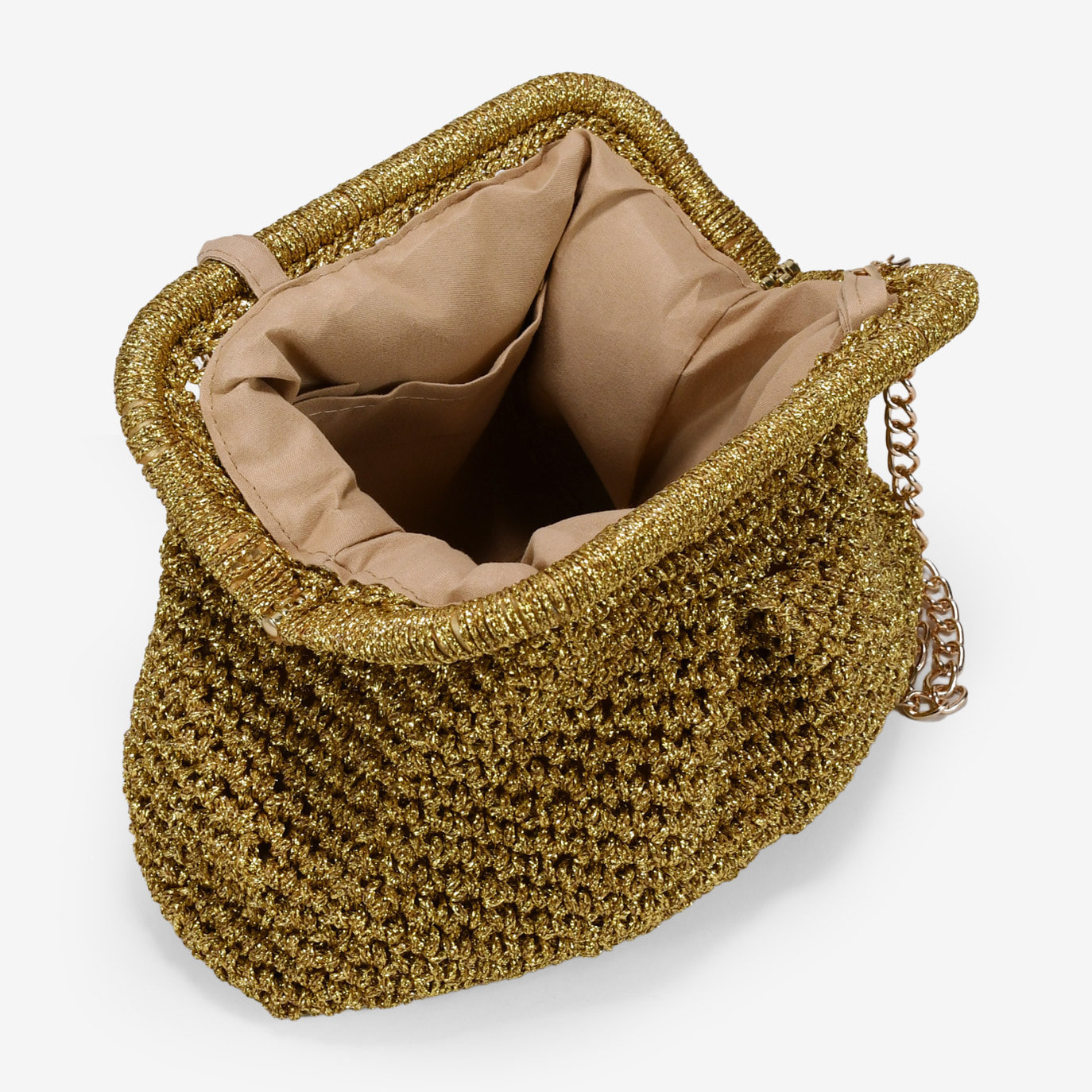 Bolso clutch dorado de rafia con cadena