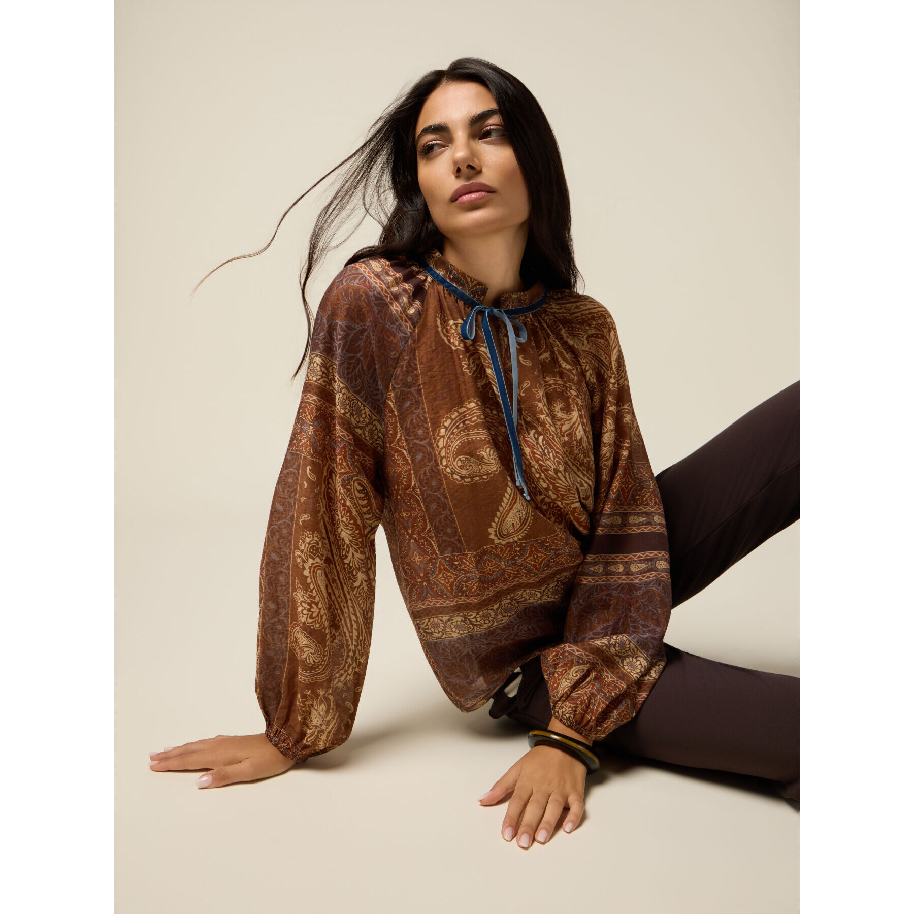 Oltre - Blusa estampada con lazo - Marrón