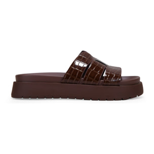 Sandalias de plataforma marrones efecto cocodrilo