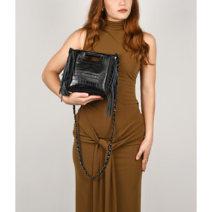 Bolso de mano negro con flecos