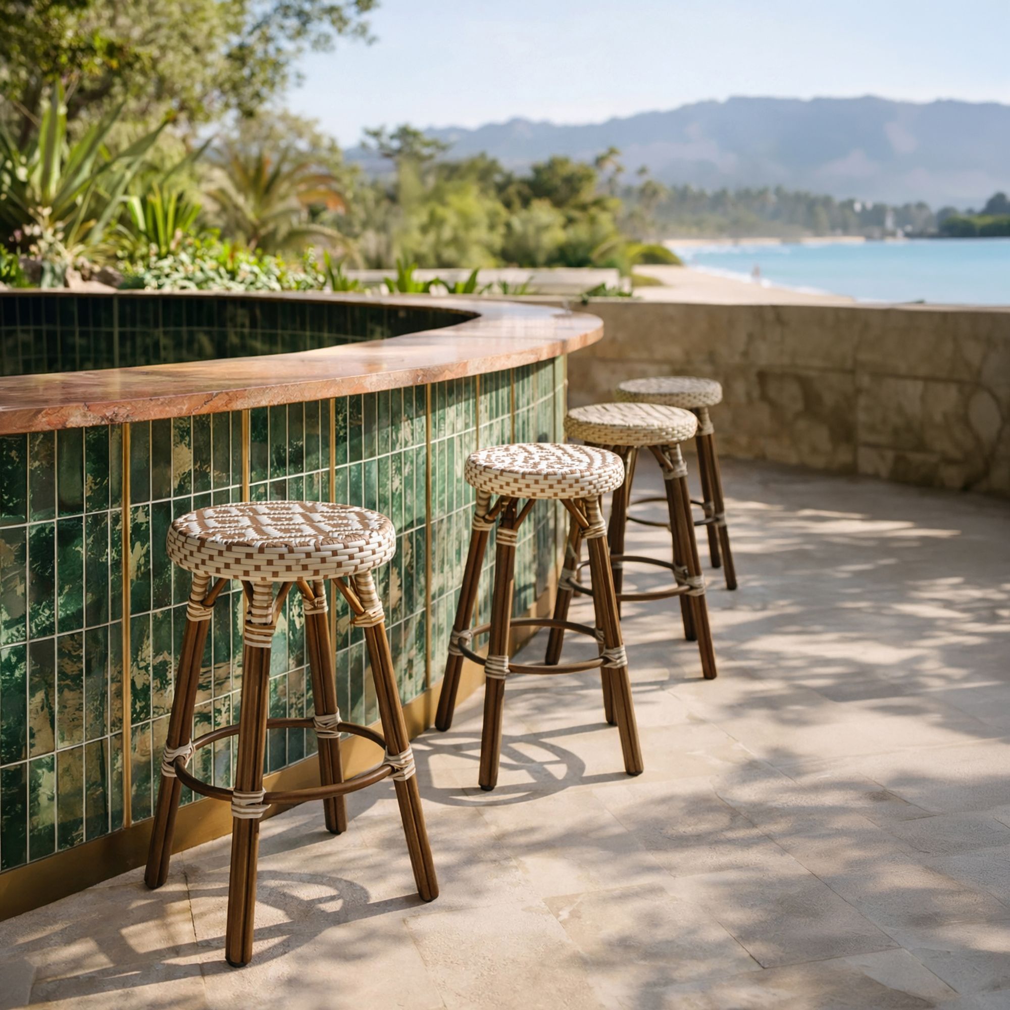Tabouret de bar d'extérieur avec effet rotin tressé beige SCALA