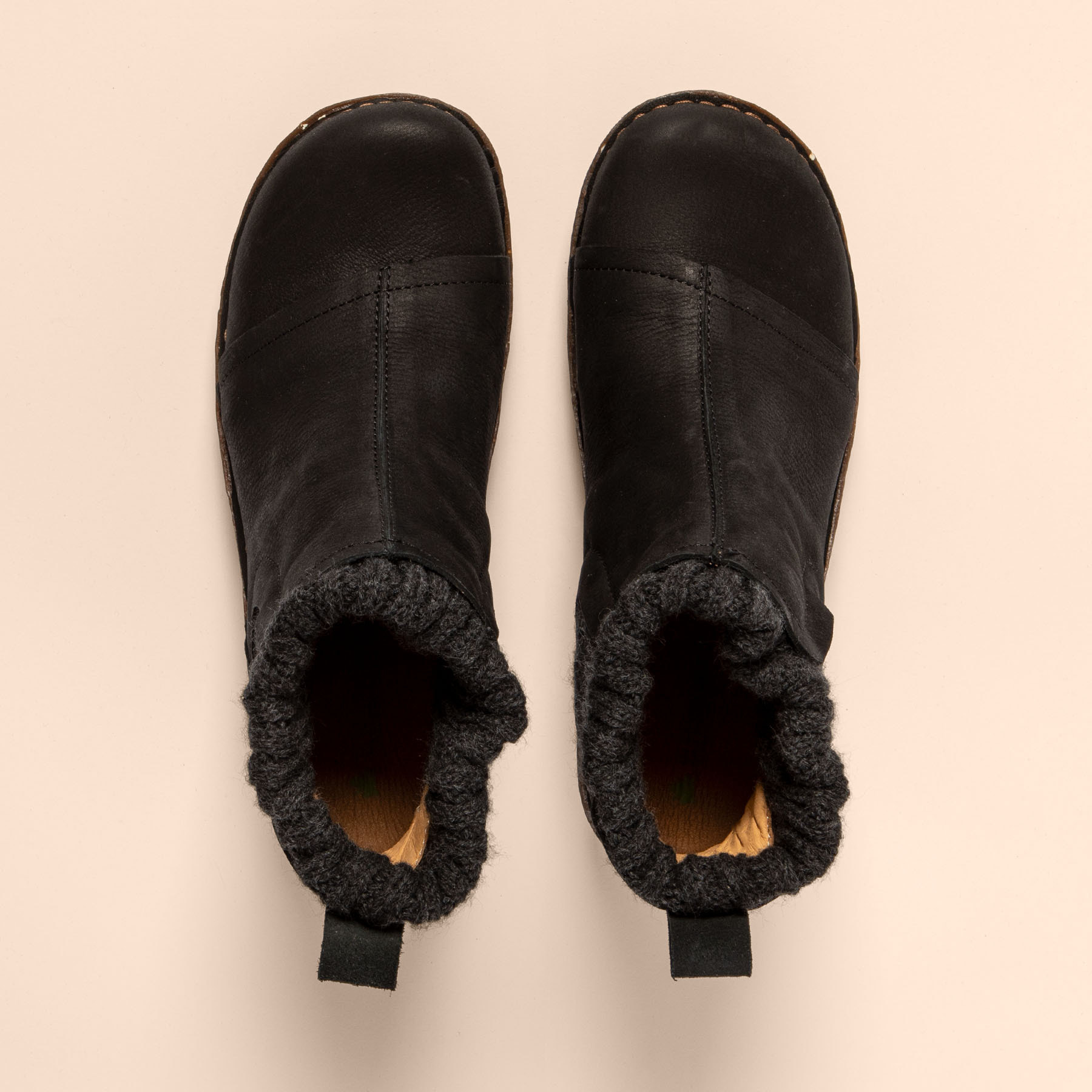 Botines NE23 PLEASANT BLACK/ YGGDRASIL color Black