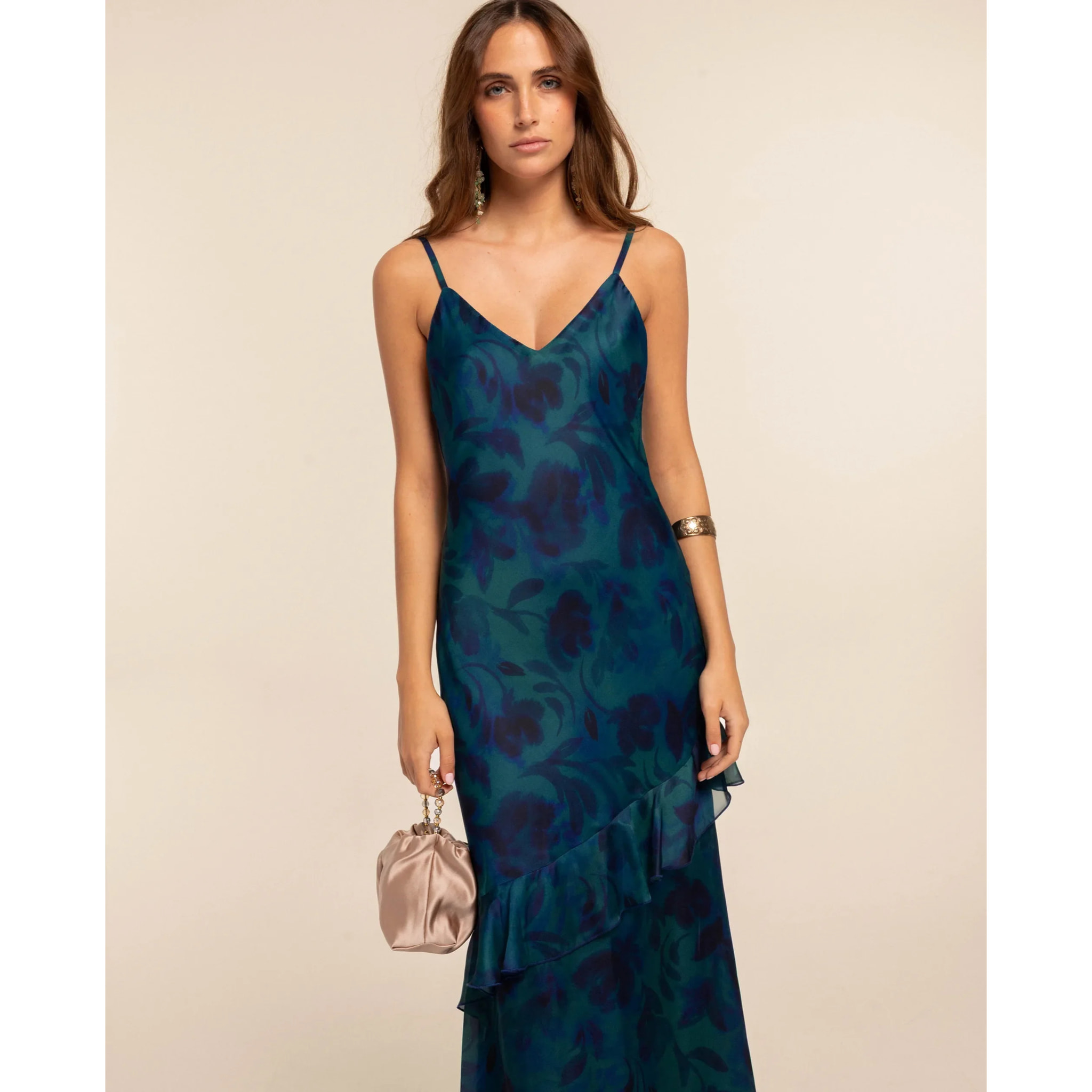 Vestido midi de tirantes con volante y corte lencero