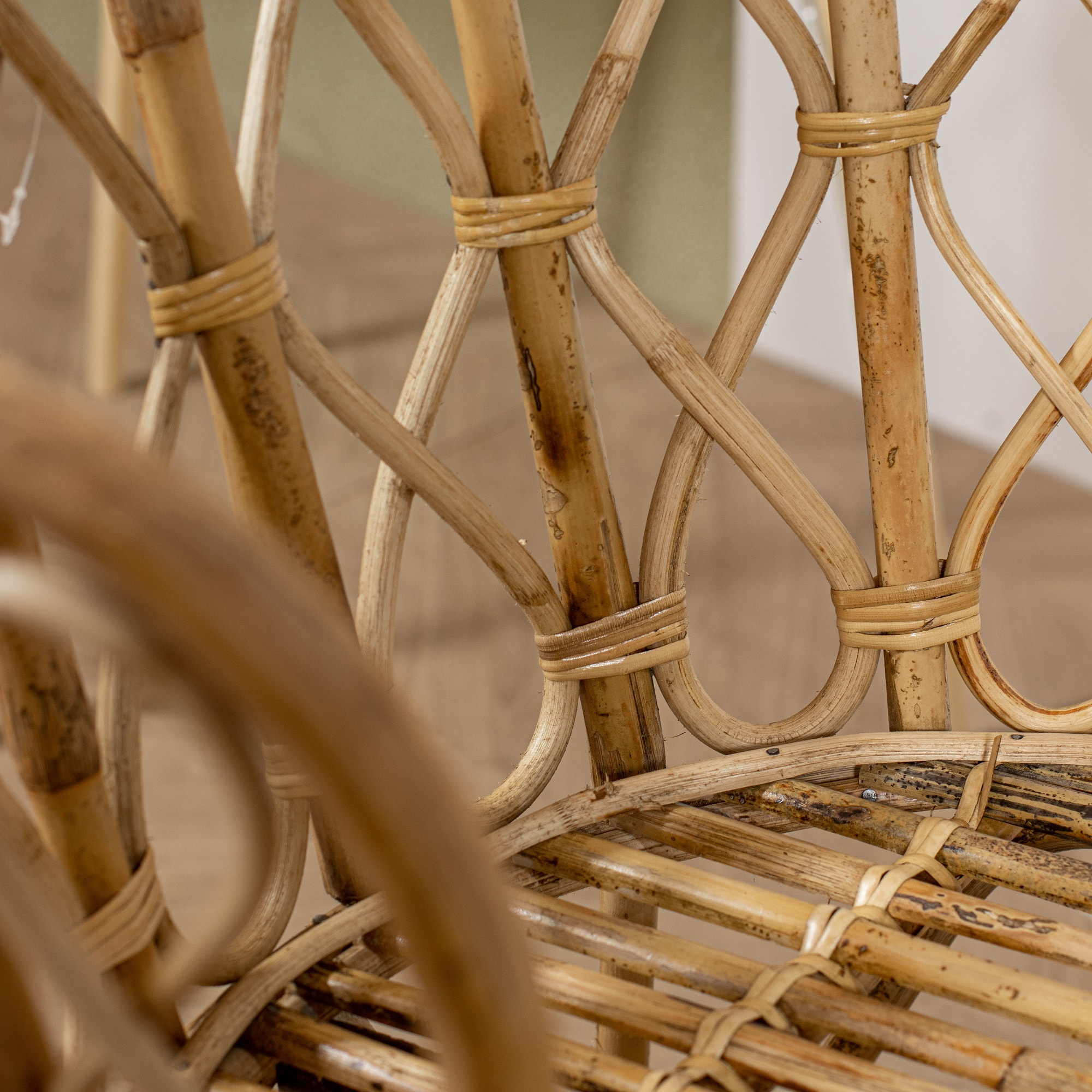 Fauteuil en rotin tressé avec coussin curcuma KATAVI