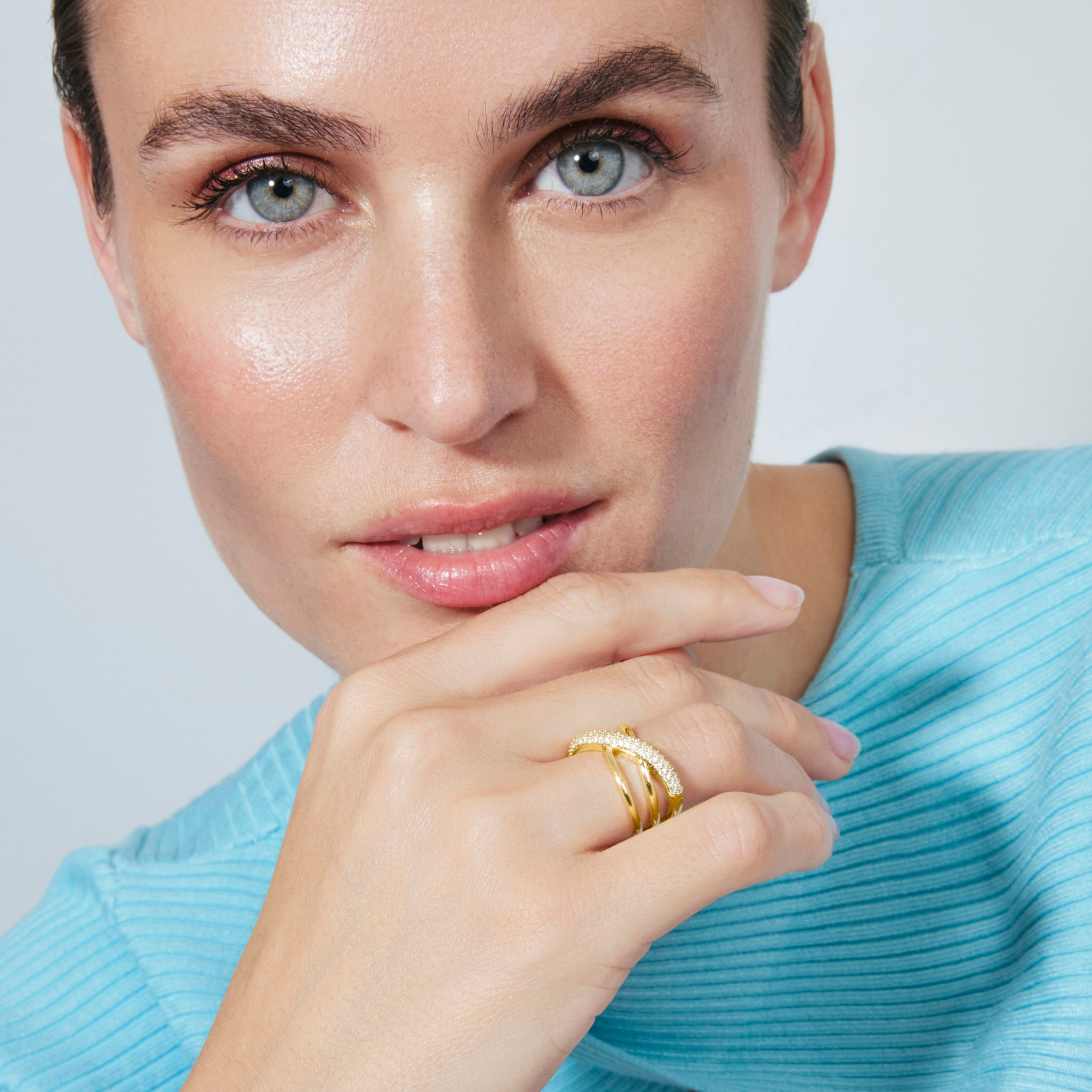 Anillo Meele acabado oro amarillo 18k