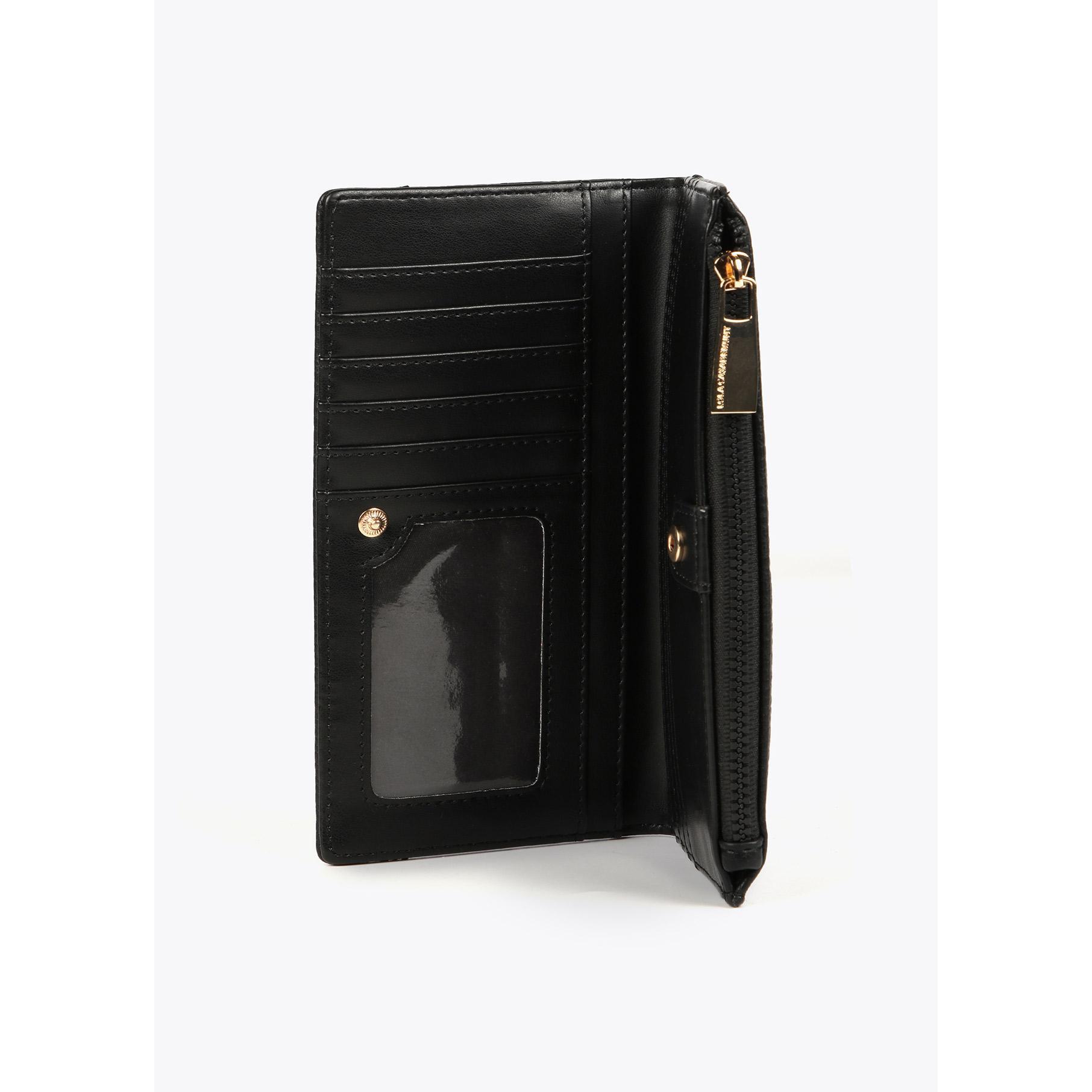 Portafoglio nero effetto pelle con monogramma inciso tono su tono