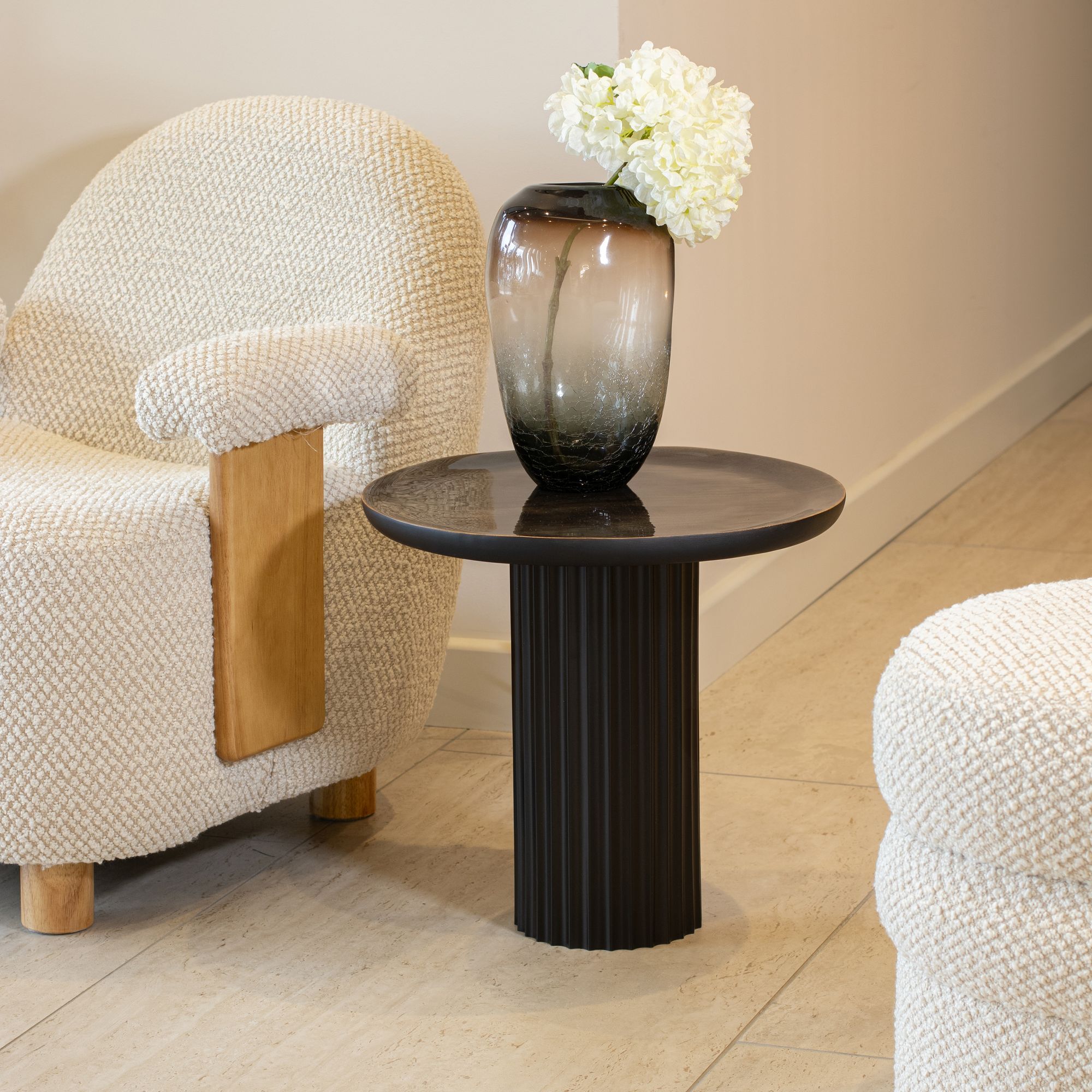 Table d'appoint en bois de manguier et pied en métal noir SÖREN