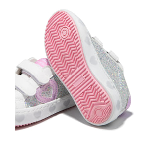 Sneakers bianche con cuori e stelle glitterate