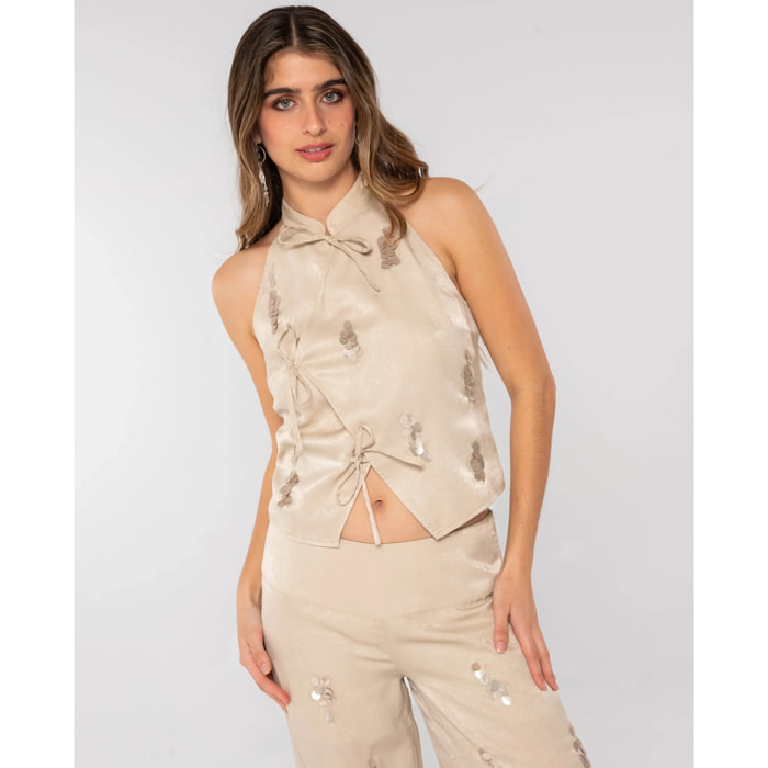 Top de mujer bordado con abalorios y cuello mao