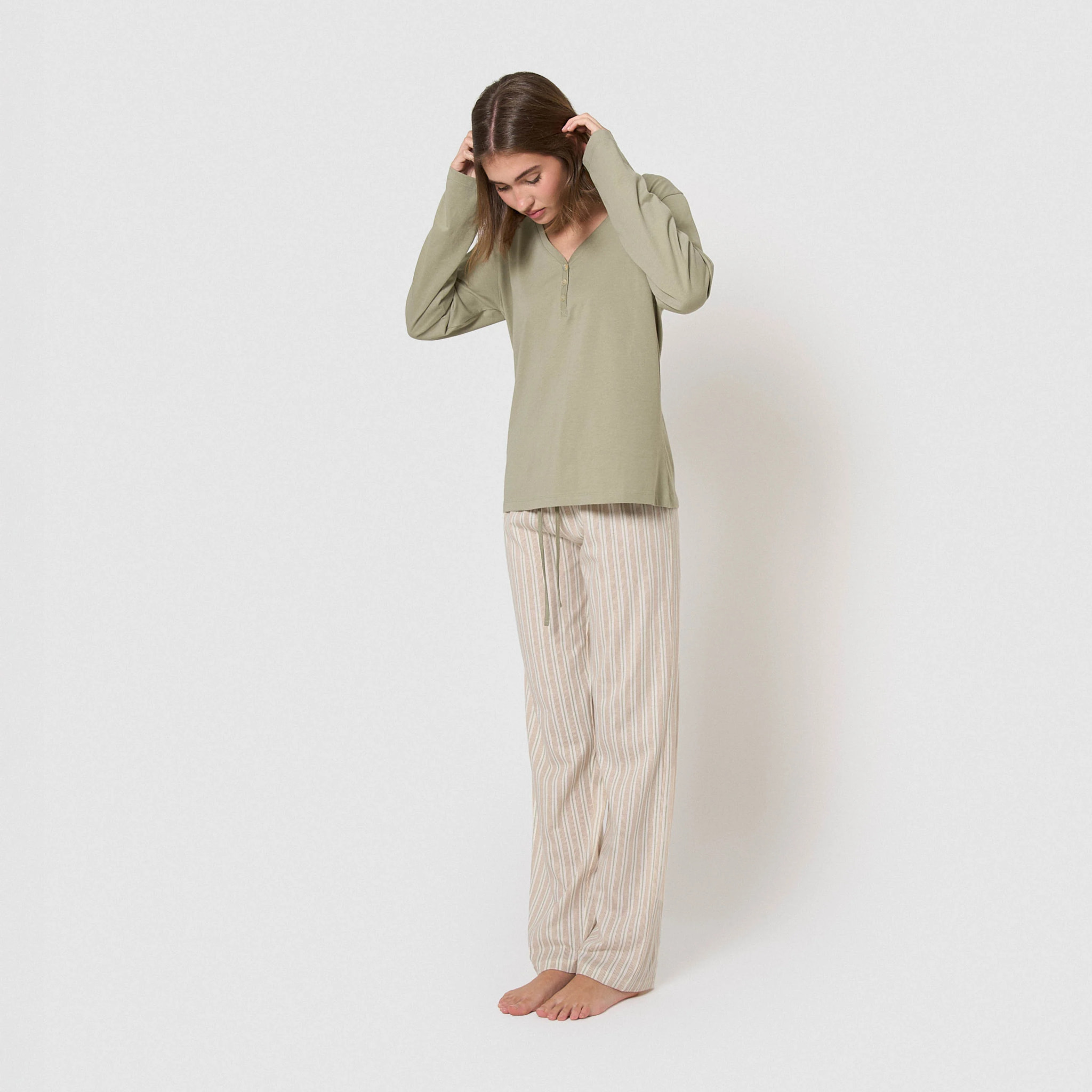 Pigiama lungo rita in cotone verde con scollo a v