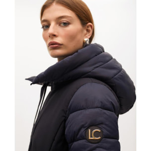 Anorak corto imbottito aderente a contrasto