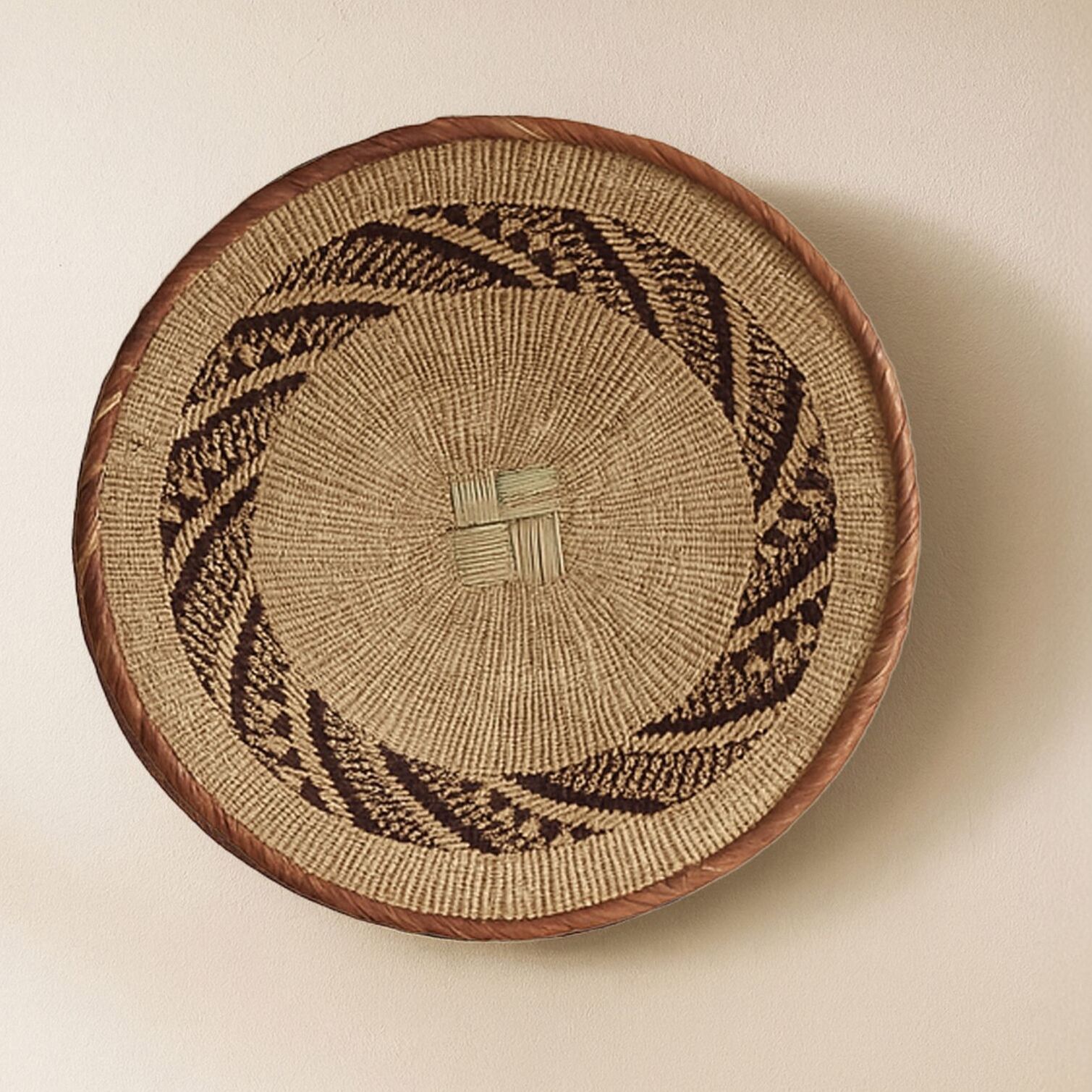 Panier mural tressé à la main au Zimbabwé 33-38cm LIMPO