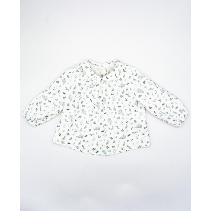 Camisa con cuello pico estampado conejito y pajarito azul y blanca