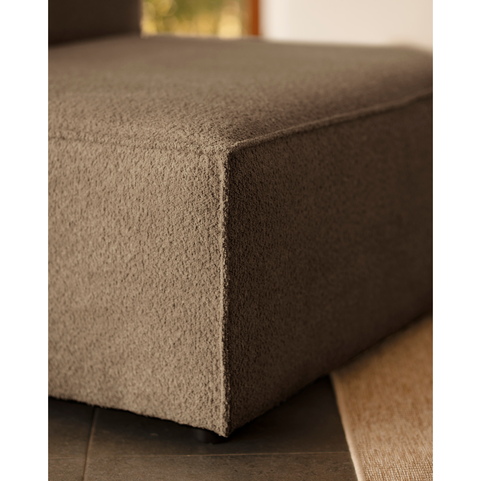 Fauteuil en bouclé couleur marron de 110x90cm Hauteur: 70 Longueur: 110 Largeur: 90