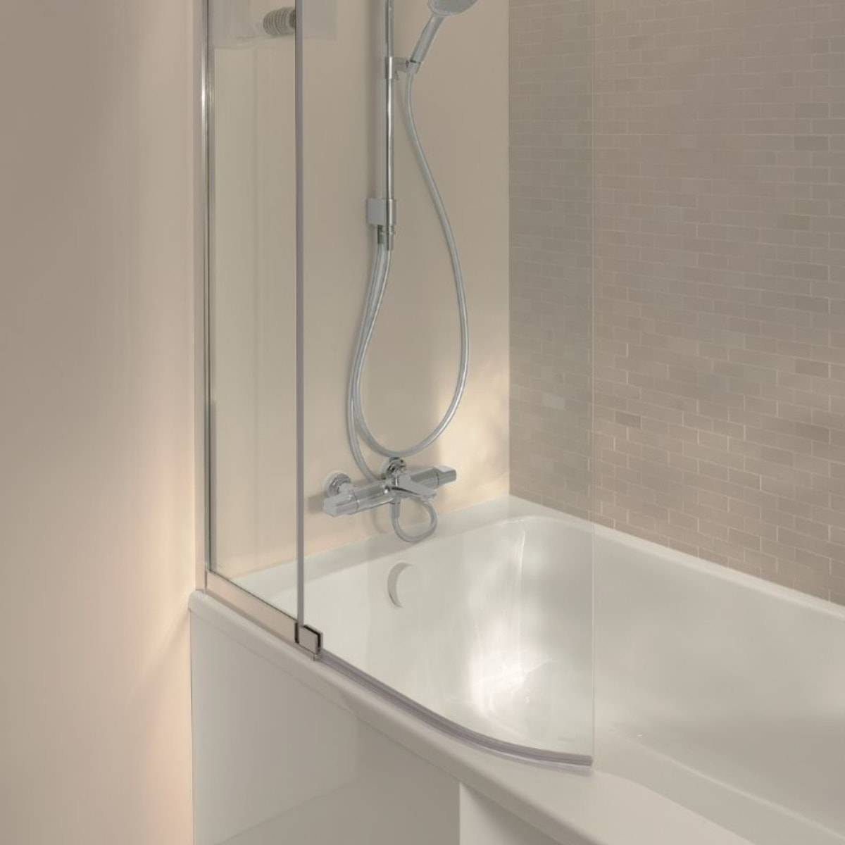 Pack baignoire bain douche 170 x 90 Malice gauche blanc mat + tablier en niche + pare bain + étagère