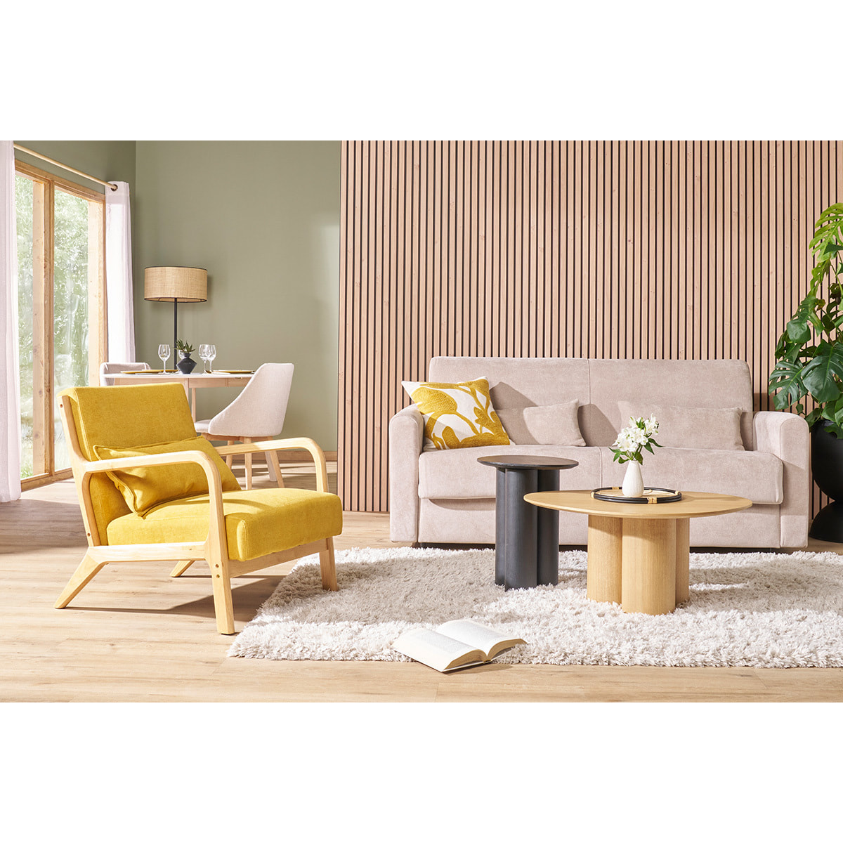 Fauteuil scandinave en tissu effet velours jaune moutarde et bois clair massif DERRY