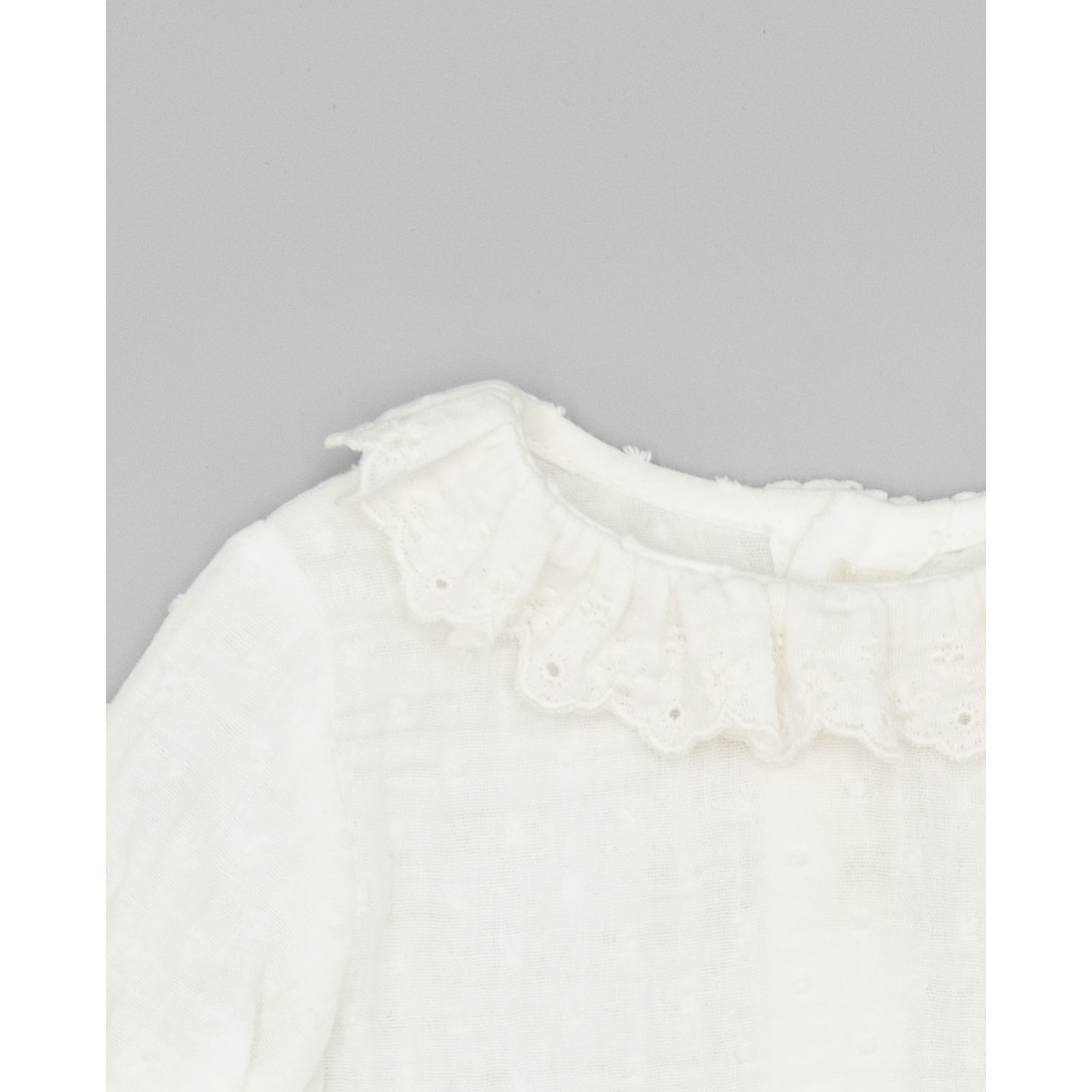 Camisa Blanca De Muselina Plumeti Y Cuello Bordado