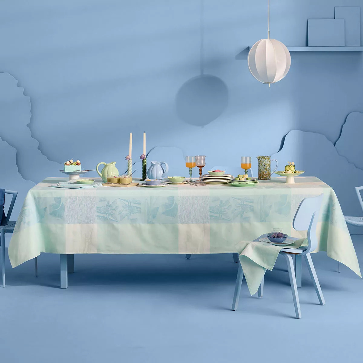 Nappe pur coton enduit 220 g/m² motif jacquard bleu beige Mille iris d'eau aqua