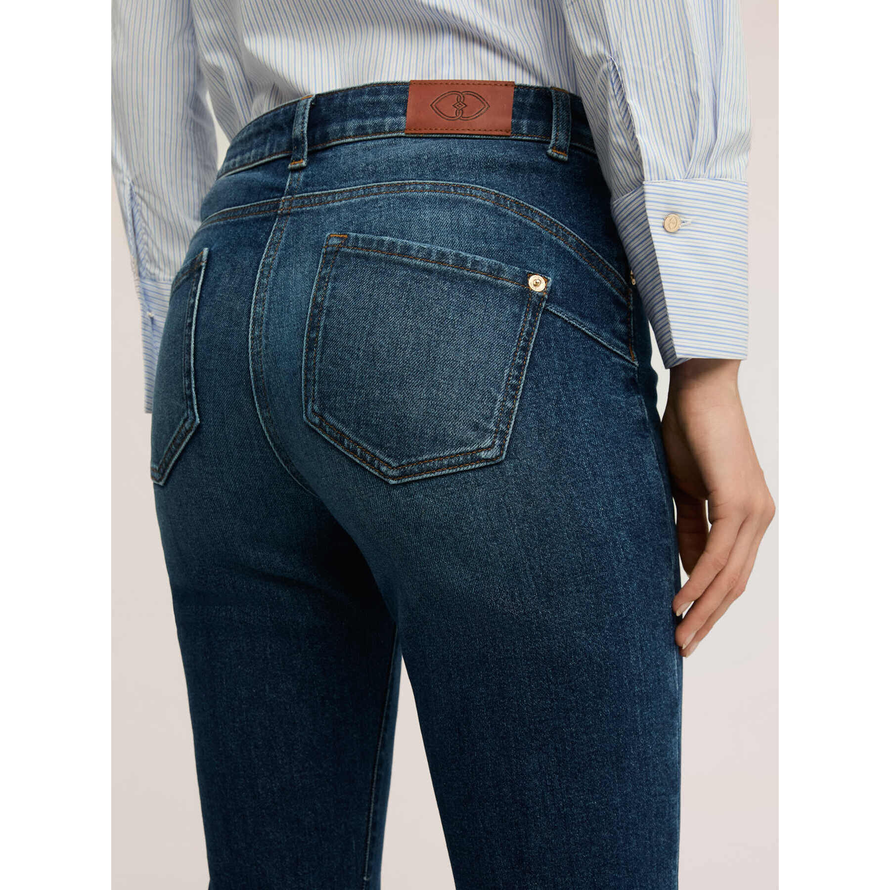 Motivi - Jeans acampanados push-up de talle alto - Azul