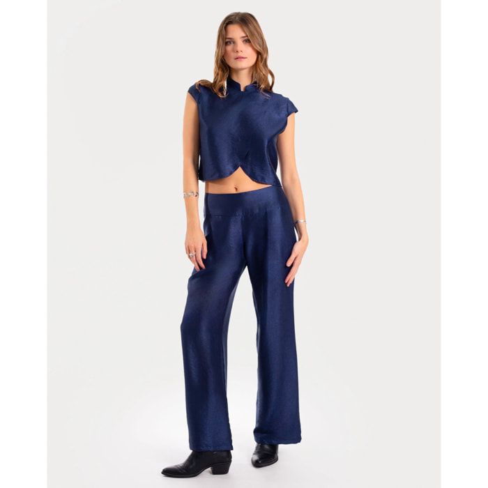 Pantalón recto con detalle de cintura ancha