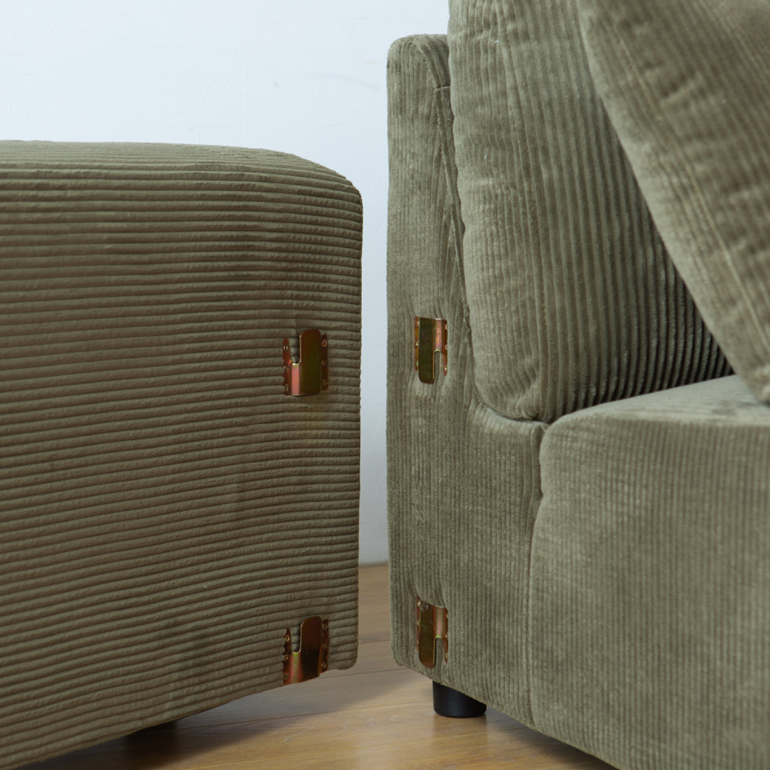 JAMBI Canapé d'angle réversible 3 places en velours côtelé vert