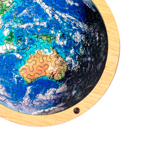 Puzle y marco de madera con 34 piezas. Diseño Tierra.