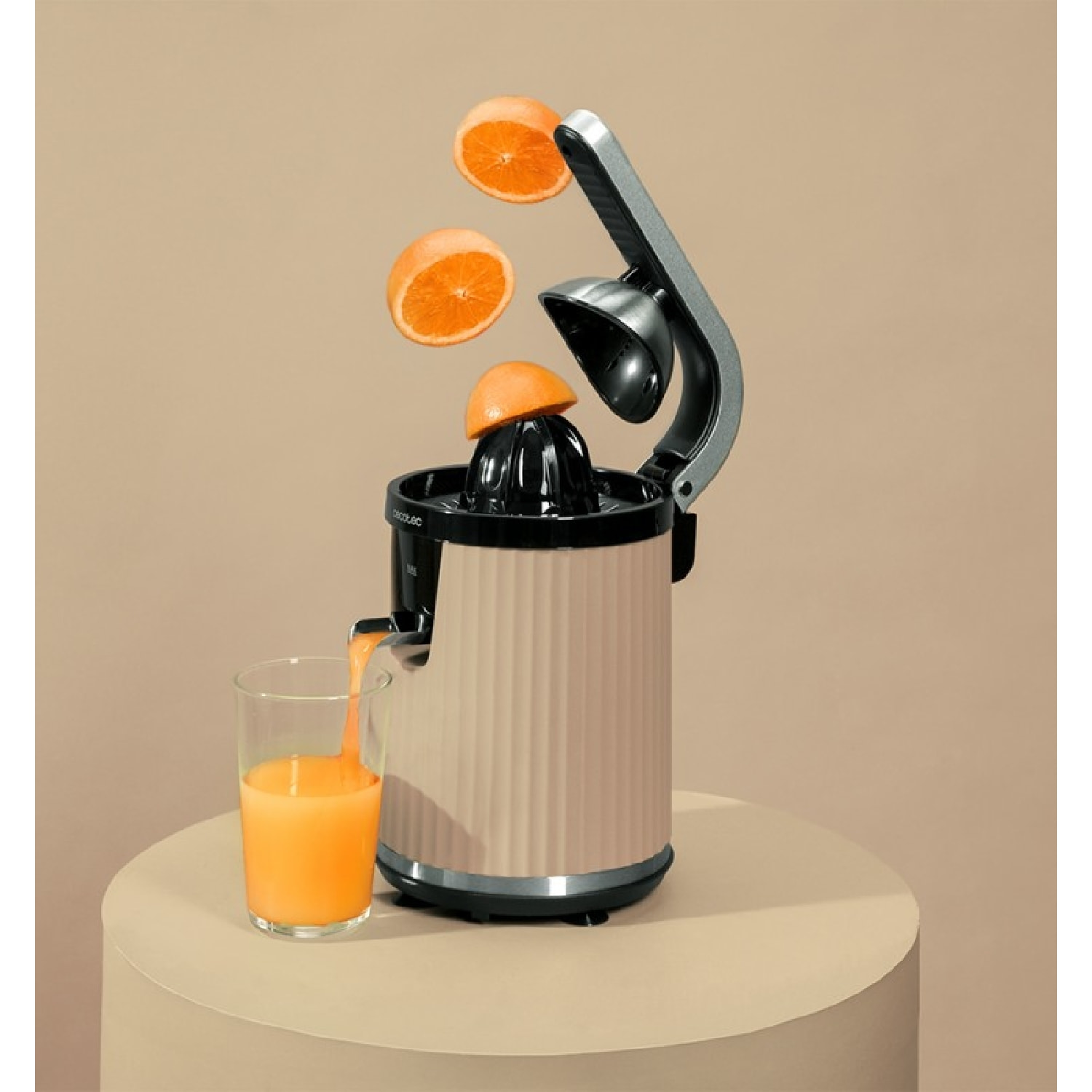 Cecotec Presse-agrumes avec bras levier Xqueeze RetroJuice 600 Beige