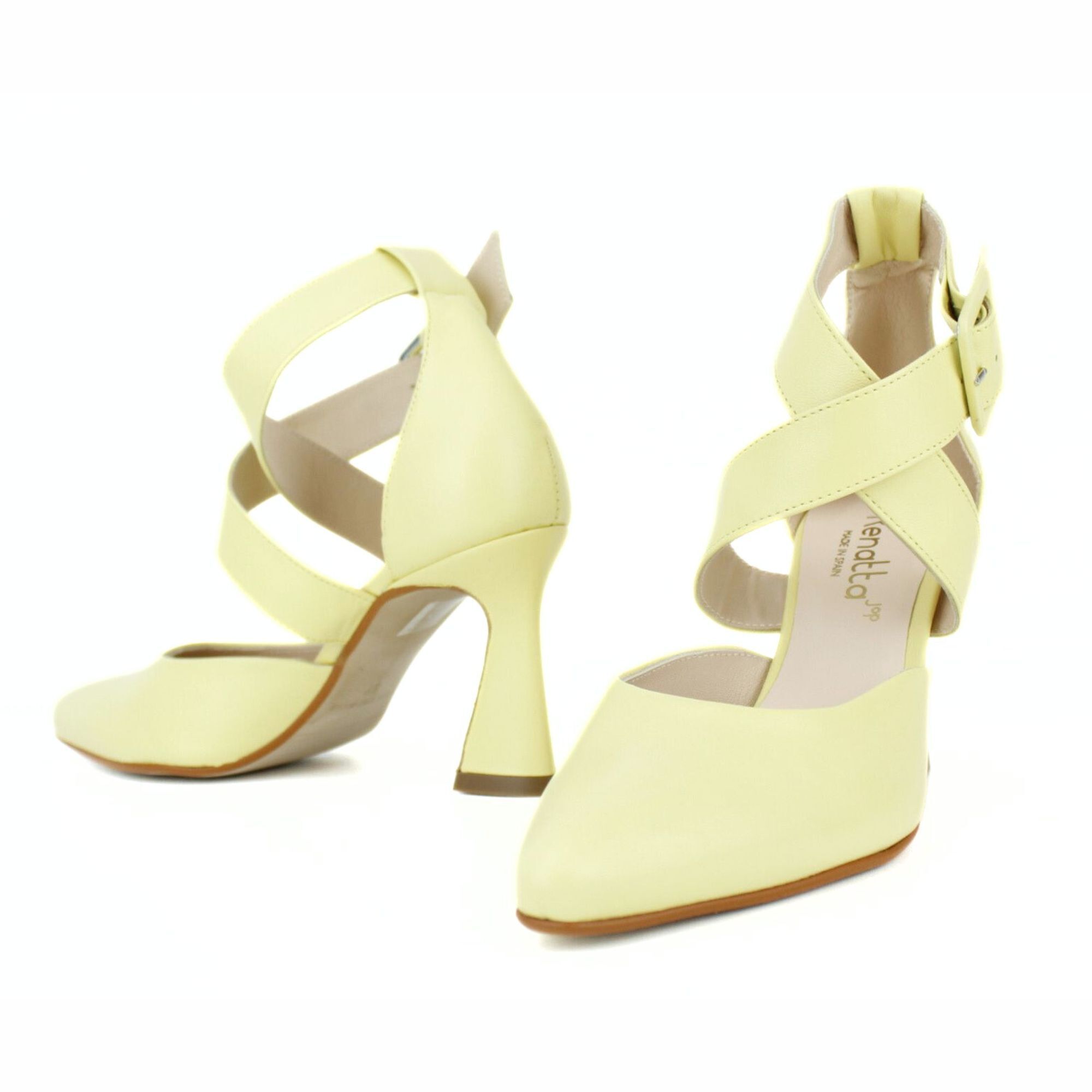 Sandalias con tiras cruzadas. Tacón 7 cm